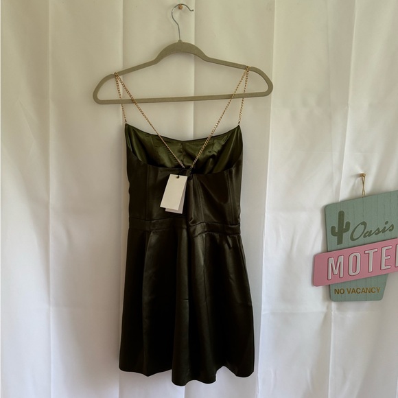 Retrofete Easton Dress in Army Green Size Large Mini Chain Straps Sleeveless NWT - Picture 5 of 10